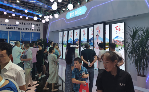 智能互動(dòng)滑軌屏_虛擬主持人應(yīng)用于數(shù)字展廳-摩拓為
